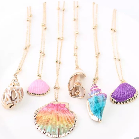 ✨Boho Shell Gold Necklace✨ - Picture 2 of 2